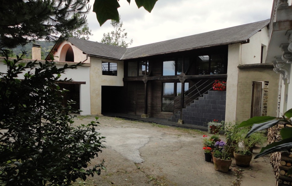 Foto de los exteriores de apartamentos la Collada, 33780 San Pelayo de Tehona, Asturias, Spain.