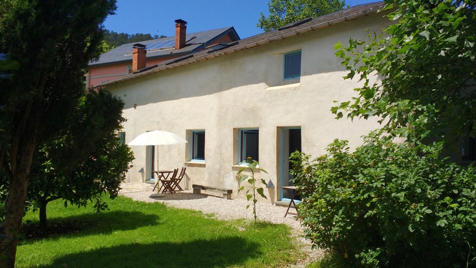 Foto de los exteriores de apartamentos la Collada, 33780 San Pelayo de Tehona, Asturias, Spain.